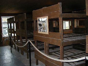 Stockbetten im KZ Natzwiller
